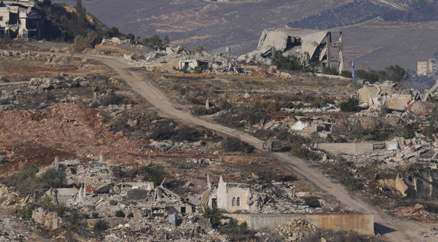 Lübnan, İsrail saldırıları nedeniyle Suriyeye açılan sınır kapılarını kapatma kararı aldı