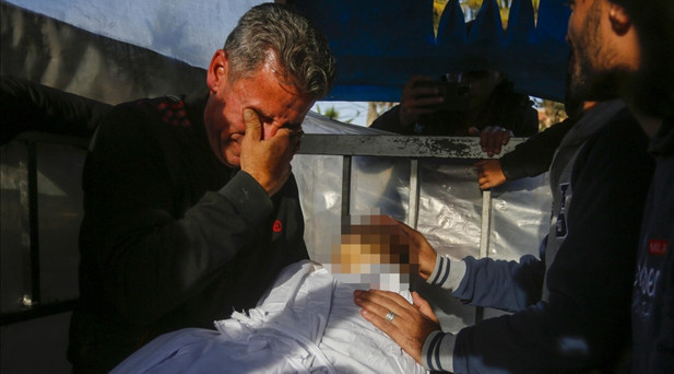 İsrailin Gazzede sivilleri hedef aldığı saldırılarda en az 5 kişi öldü