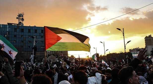 Suriyede rejimi deviren gruplar feshedilerek Savunma Bakanlığı çatısı altında birleştiriliyor