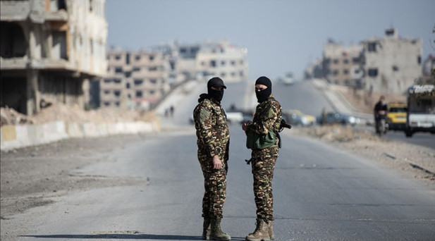 Suriyenin Ceble ilçesinde silahlarını teslim etmeyen eski rejim askerlerine yönelik operasyon başlatıldı