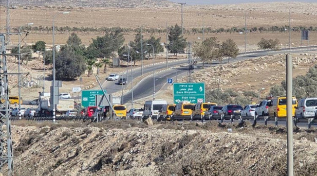 İsrail ordusu, Doğu Kudüs’ün kuzeyindeki Hizma beldesinin iki girişini kapattı
