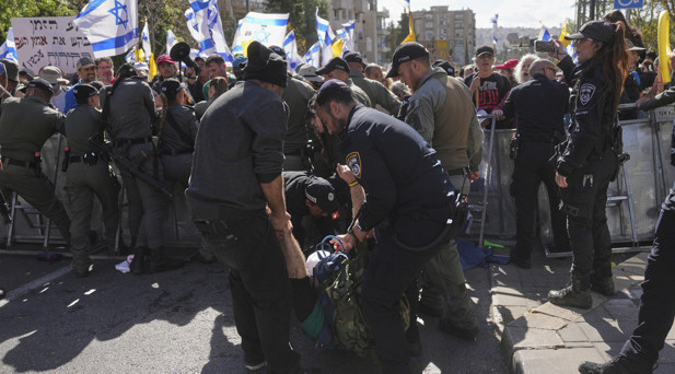 İsrail polisi, Netanyahunun konutu yakınında 12 protestocuyu gözaltına aldı