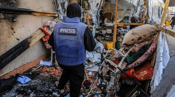İsrail ordusu Gazzede gazetecilerin kaldığı çadıra saldırı düzenledi