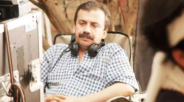 SÜREÇLERİN UZLAŞMACI İŞİ: SIRRI SÜREYYA ÖNDER