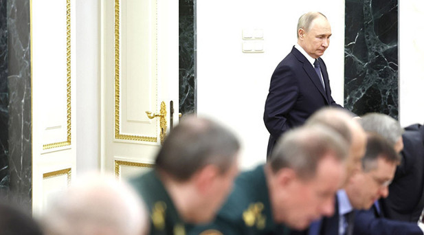 Putin, zirve öncesi kurmaylarıyla toplantı yaptı