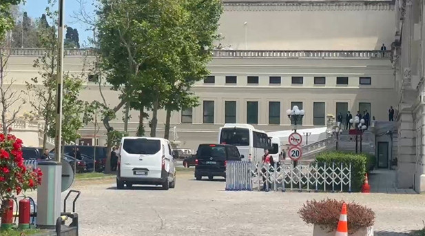 Heyetler Çırağan Sarayına geldi