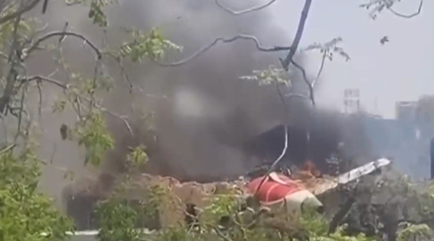 Uçakta 242 kişi bulunuyordu