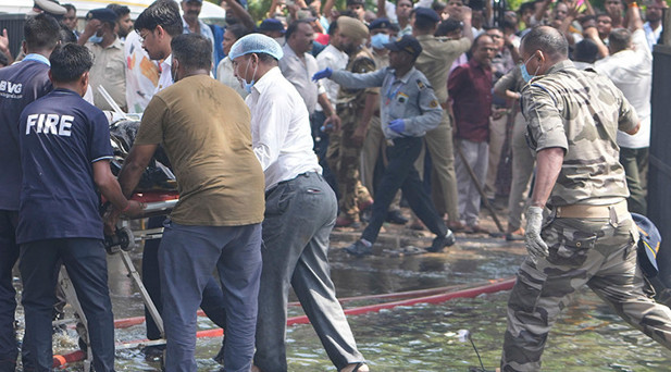 Havalimanı yeniden uçuşlara açıldı