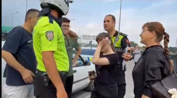 Sınava giderken araçları arızalandı