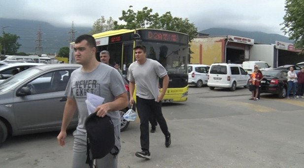 Kahraman otobüs şoförü YKS öğrencilerinin hayatını kurtardı