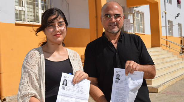 Baba kız birlikte üniversite sınavına girdi