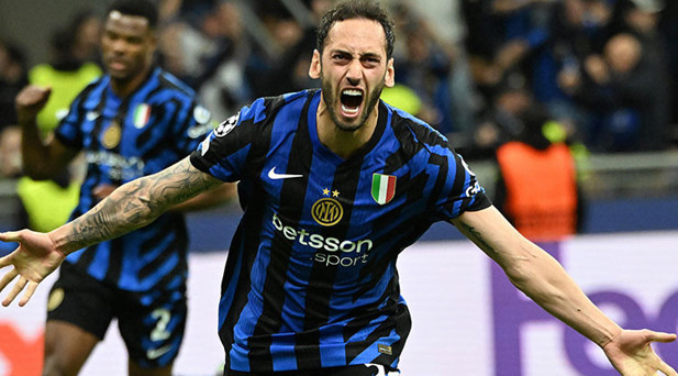 FENERBAHÇE, HAKAN ÇALHANOĞLUYLA GÖRÜŞTÜ TAKIM KAPTANLIĞI TEKLİF EDİLDİ