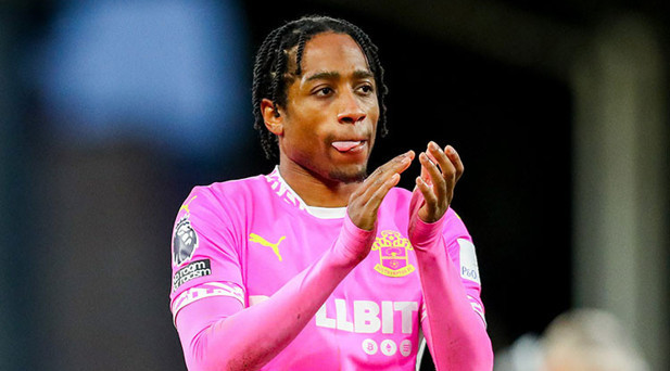 WALKER-PETERS, PREMIER LİGDE KALDI