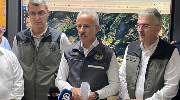 Bakan Uraloğlu: Sahada 500ün üzerinde personel var. Mücadele devam ediyor