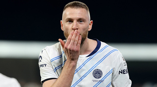 SKRİNİARA İMZA İÇİN GÖZLER PSGDE