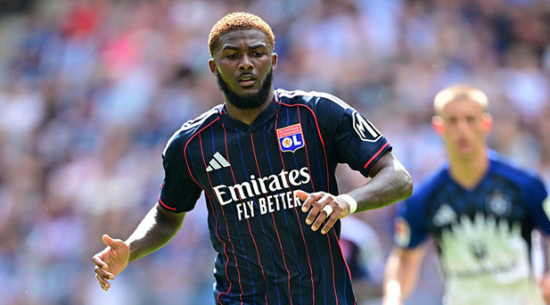 GALATASARAYA İNGİLİZ SAĞ BEK