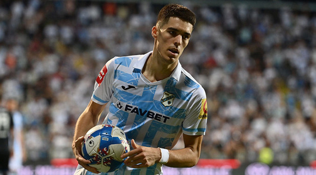 FENERBAHÇE, HIRVAT 10 NUMARAYI İSTANBULA GETİRİYOR