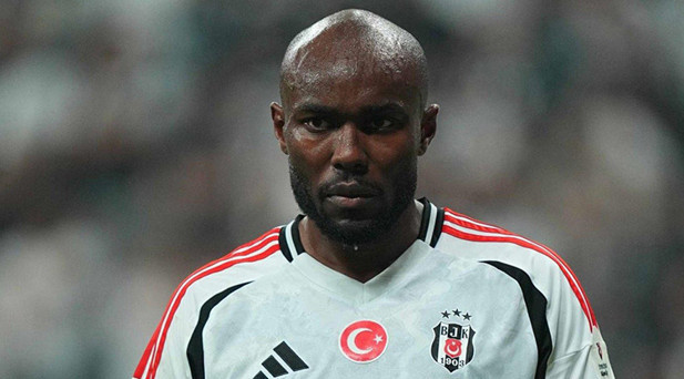 AEK, AL MUSRATİYİ İSTİYOR