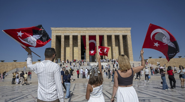 Anıtkabire ziyaretçi akını