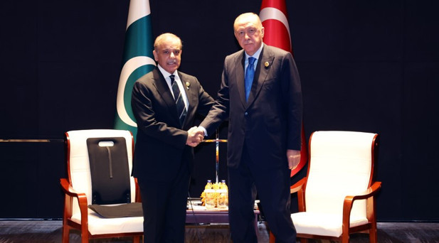 Cumhurbaşkanı Erdoğan  Pakistan Başbakanı Şahbaz Şerif  ile görüştü