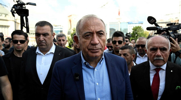 GÜRSEL TEKİN: BİNA TARTIŞMASIN PARÇASI OLMAYIZ