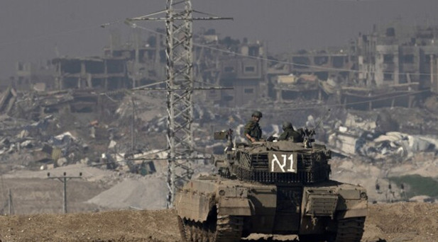 Gazzenin merkezine giden mahalle kuşatıldı