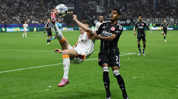 GALATASARAY FARKLI KAYBETTİ