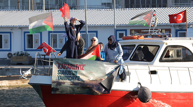 Bursada denizciler Filistin ve Küresel Sumud Filosuna destek için Marmara Denizine açıldı