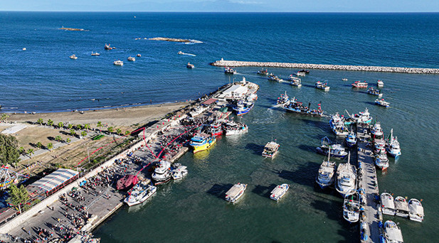 Adanada balıkçılar Filistin ve Küresel Sumud Filosuna destek için Akdenize açıldı