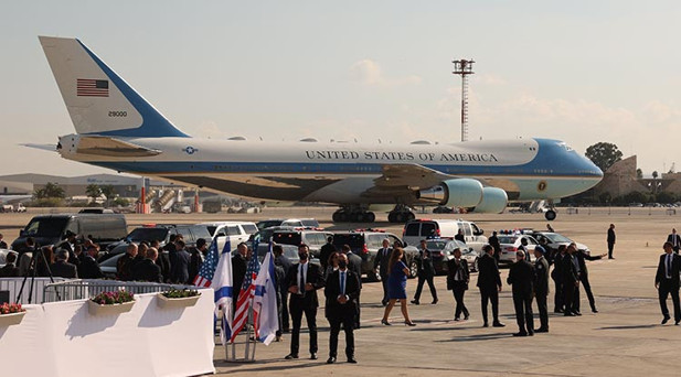Trumpın uçağı Tel Avivde