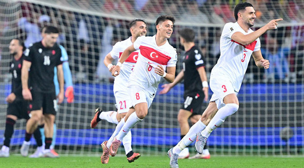 İLK YARI SONA ERDİ