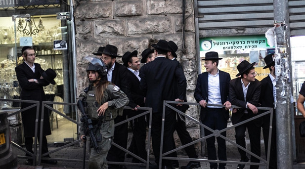 İsrailde Ultra-Ortodoks Yahudiler, ölüm askerlikten iyidir sloganıyla gösteri düzenledi