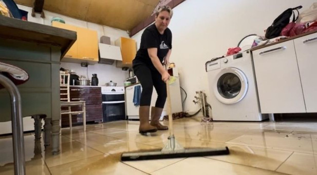 EDİRNEDE SAĞANAK SONRASI EVLERİ SU BASTI