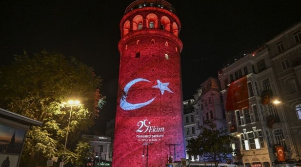 TÜRK BAYRAĞI, GALATA KULESİNE YANSITILDI