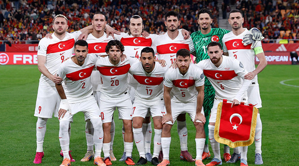 İLK YARI SONA ERDİ