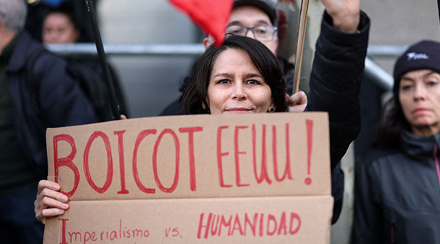 İspanyada ABD müdahalesine protesto