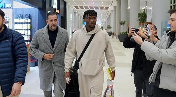 Süper Lig devi transferi bitirdi Dün gece imza için İstanbula geldi