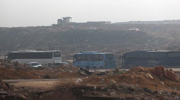 Halepteki terör örgütü mensuplarını nakledecek otobüsler bölgeye ulaştı