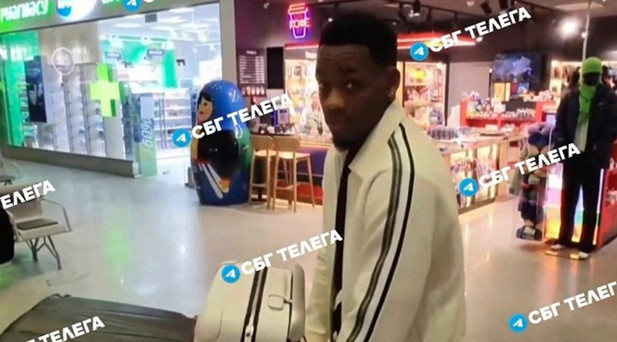 DURAN İMZAYI ATIYOR