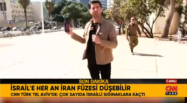 İsrail askerlerinden CNN Türk canlı yayınına müdahale