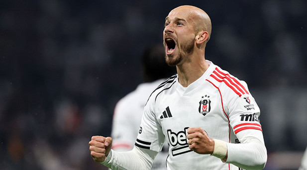 BEŞİKTAŞTA KANATLARIN PERFORMANSI DİKKAT ÇEKİYOR