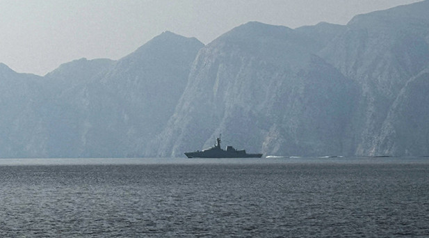 Hürmüzde römorkör battı: Mürettebat kayıp