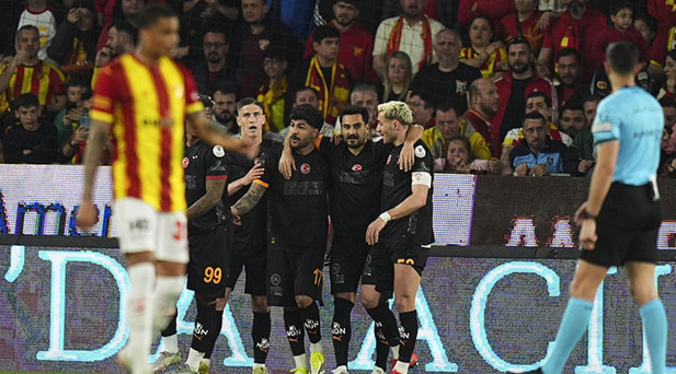 İLK YARI SONA ERDİ