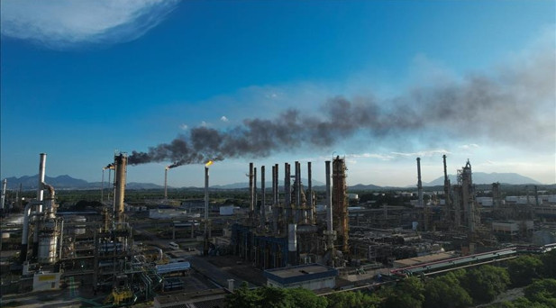 İranda petrol altyapısının toparlanması en az 2 ay sürecek