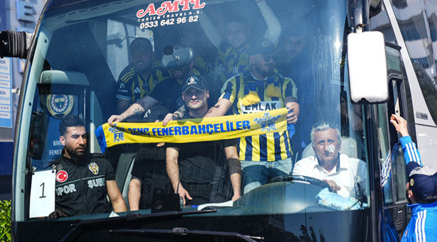2500E YAKIN FENERBAHÇELİ TARAFTAR SEYRANTEPEDE