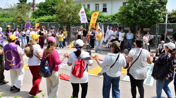 Adana’da halaylı kutlama