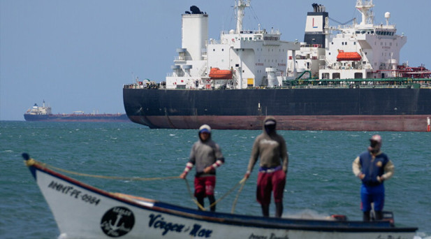 2 tanker Babülmendepi geçti