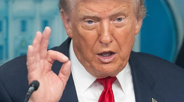 Trump, Husilerin Riyaddaki havalimanına saldırısından memnun olmadığını belirtti