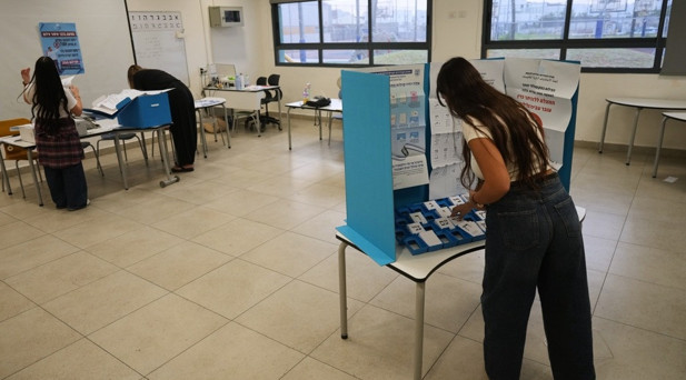 30dan fazla parti yarışıyor