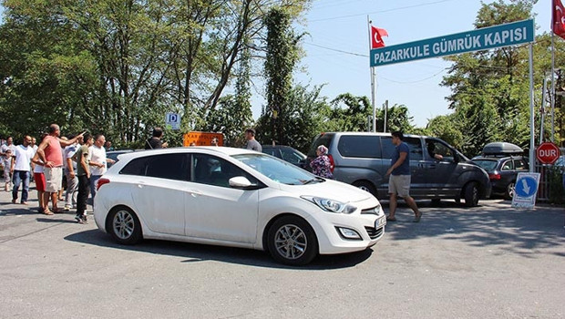 Gümrük kapılarında her sene aynı çile